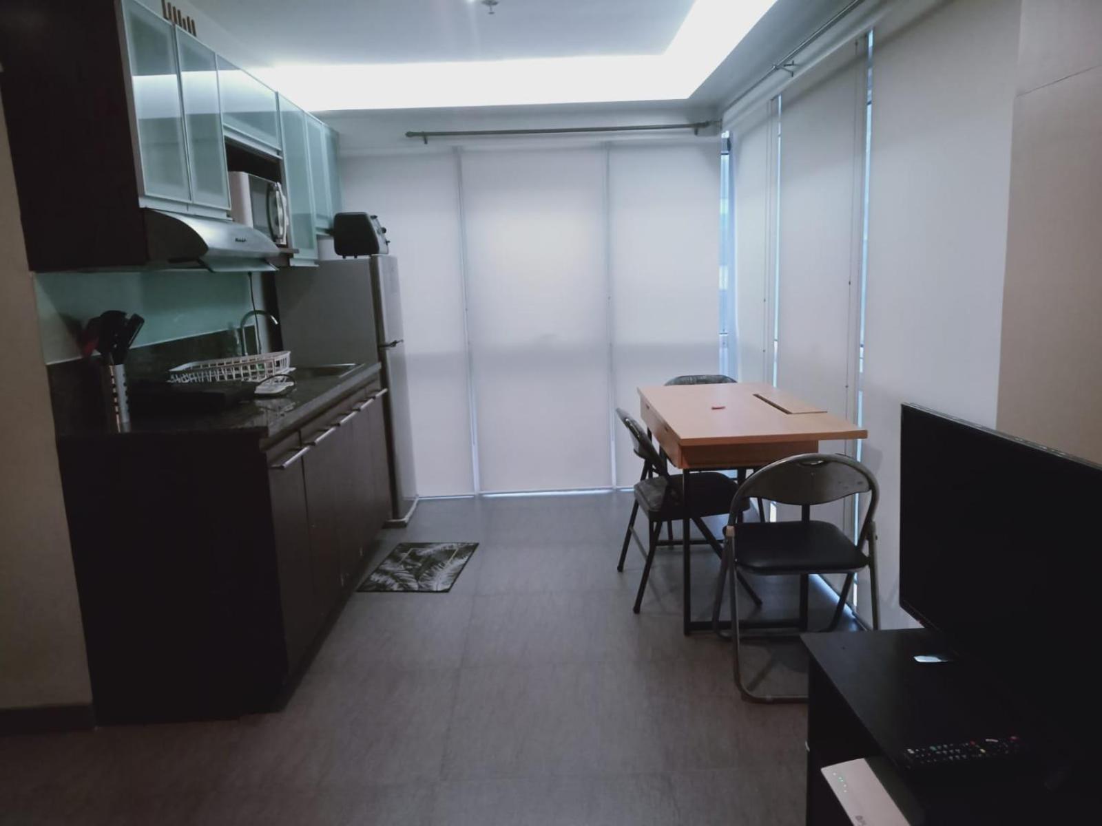 2 Bedrooms Units Forbes Area 5Th Avenue Bgc Center Manila Eksteriør billede
